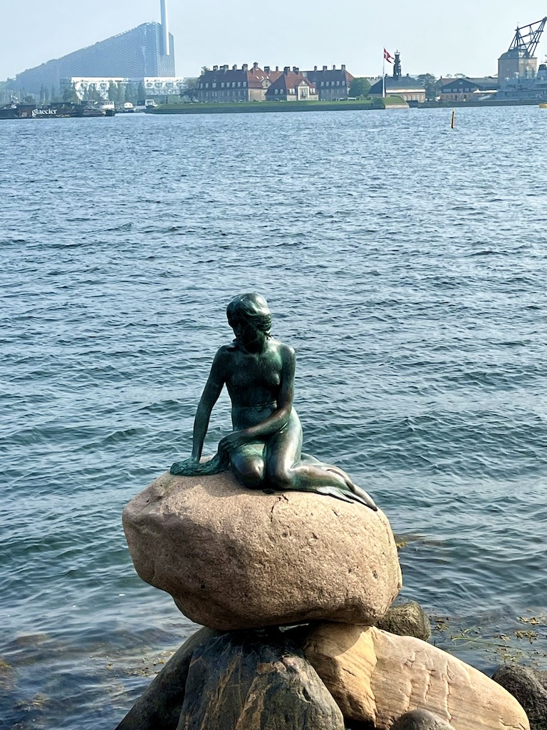 CITY-TRIP A COPENHAGUE 📷
Que visiter à Copenhague ? Quelles sont les bonnes adresses et les activités les plus insolites ? Retrouvez dans cet article mes coups de cœur et mes conseils pour visiter Copenhague l'espace d'un week-end.
bookdevoyage.com/post/city-trip…