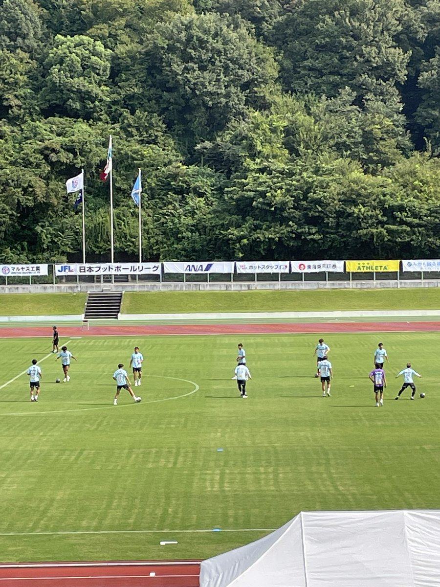 blblue_star's tweet photo. 今日はここから♪
今日こそは勝たねば！

#レイラック滋賀vsマルヤス岡崎 https://t.co/H3q7Lnc5bH
