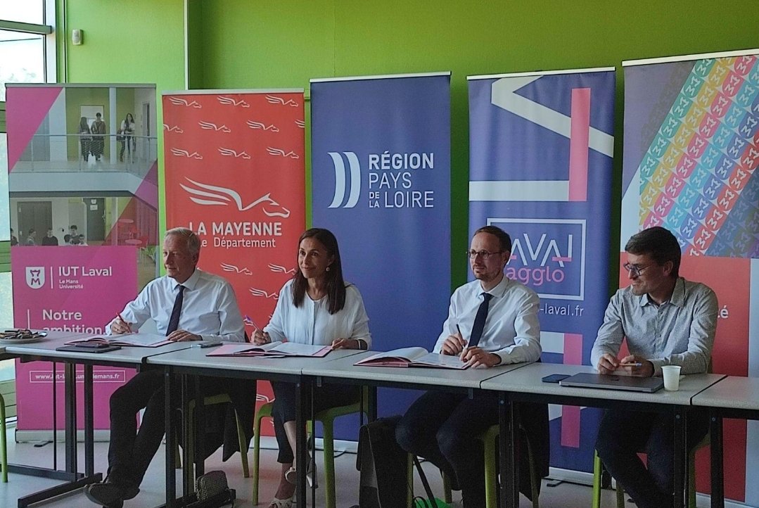 Signature du Schéma local de l’enseignement supérieur #SLESRI.
Objectif ? Développer l’accueil de nos étudiants et de nos enseignants-chercheurs pour leur réussite sur le territoire mayennais.
🙏Merci à <a href="/paysdelaloire/">Pays de la Loire</a> <a href="/lamayenne/">La Mayenne, le Département</a> <a href="/LavalAgglo/">LavalAgglo</a>.
À notre <a href="/iutlaval/">IUT DE LAVAL</a> pour l'accueil.