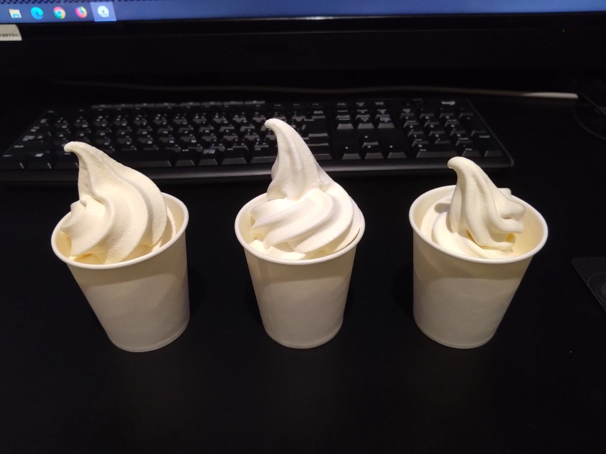 heysho710's tweet photo. 左からバニラ、牧場ミルク、ソフォーレ
至福の食べ比べ https://t.co/AXO6EAnz3D