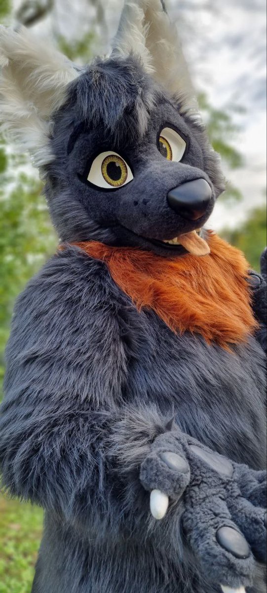 TakenyaChaos's tweet photo. How would you flirt with me at a con???

(wrong answers only) https://t.co/X8vApHA3lZ