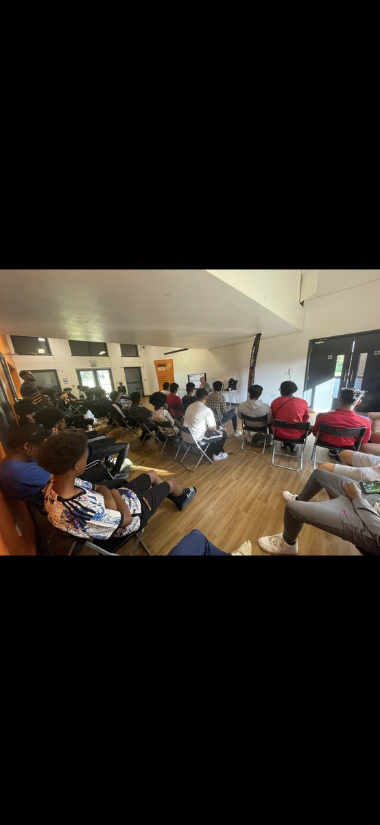paulhannaford's tweet photo. These young men I sat with last night were all 17/18 year olds #6form they live in an area where knife 🔪 crime &amp; gang violence drug use is rife! &amp; my one hour workshop with them was their first one they have ever had ! Is the wellbeing of our young people no longer a priority 🤔 https://t.co/UAHhRo387X