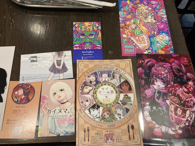 デザフェスギャラリーで開催されている「マイ・ガール展[EAT]」見てきました。フォロワーさんのQooさん()がお目当てでしたが、皆さん力作ばかりで見応え抜群でした!女の子が飯を食うがテーマ!孤独のグルメ女子版みたいなw「ほう、こういうのもあるのか」ポストカードも買っちった! 