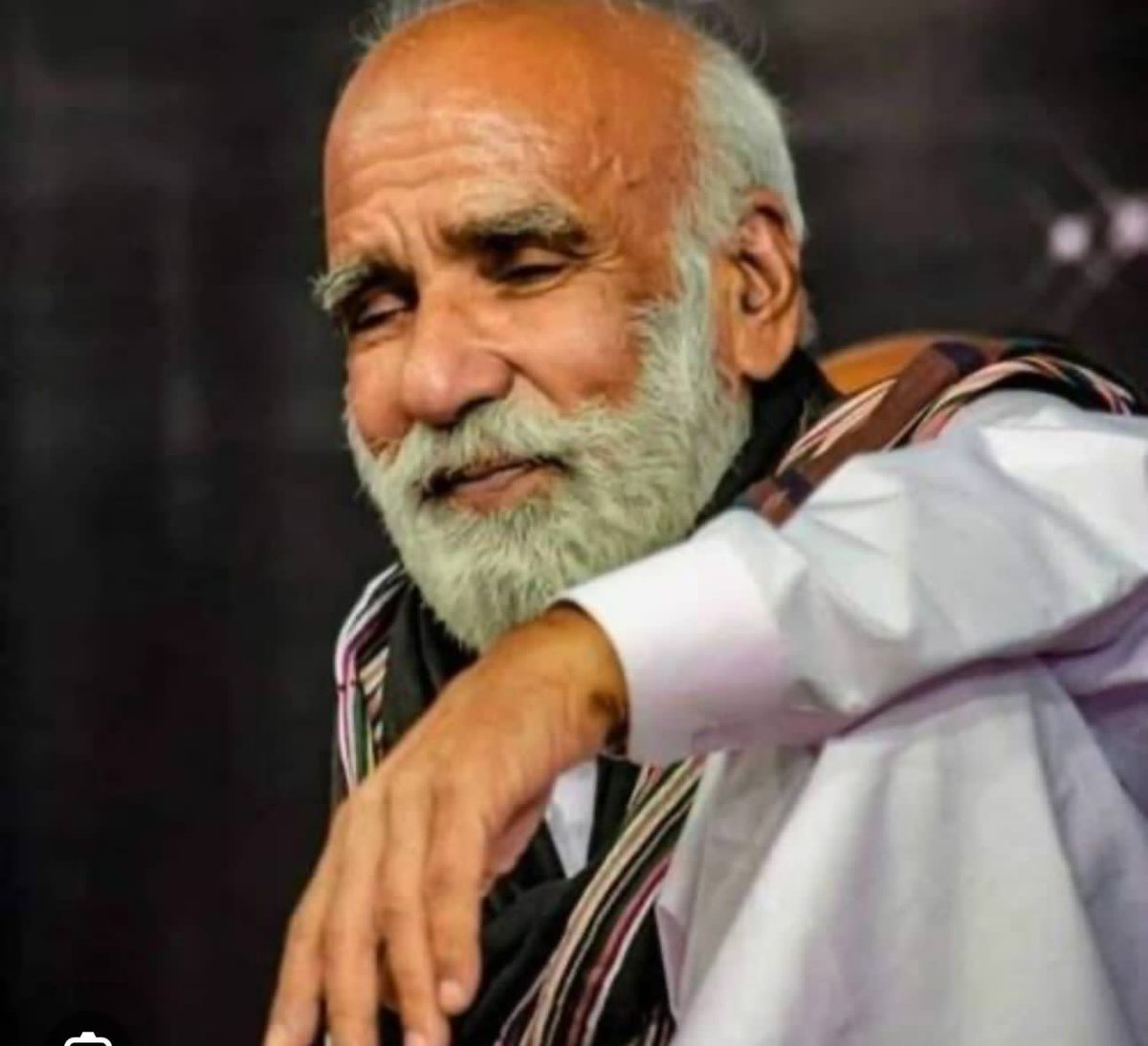 چشیں قاضی یے کہ مبارک اِنت
پدا مشکلیں کہ ودی بہ بیت

RIP #MubarikQazi