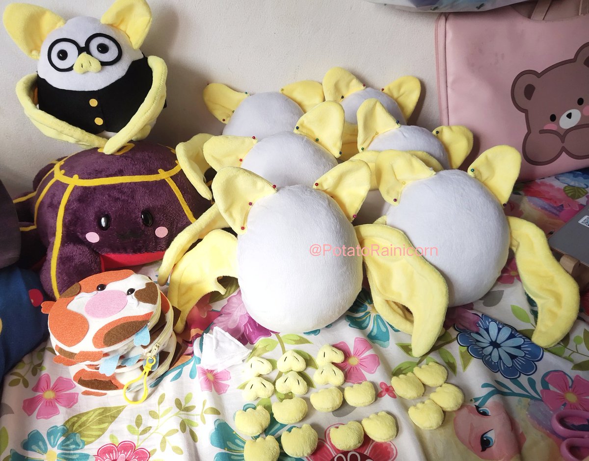 🌟 Plushie Preview/WIP 🌟

Mostly Vestie Bats progress ueeeee so much handsewing going on for this plush frfr orz

Also the Kois are done they have beady eyes now hehe 💛