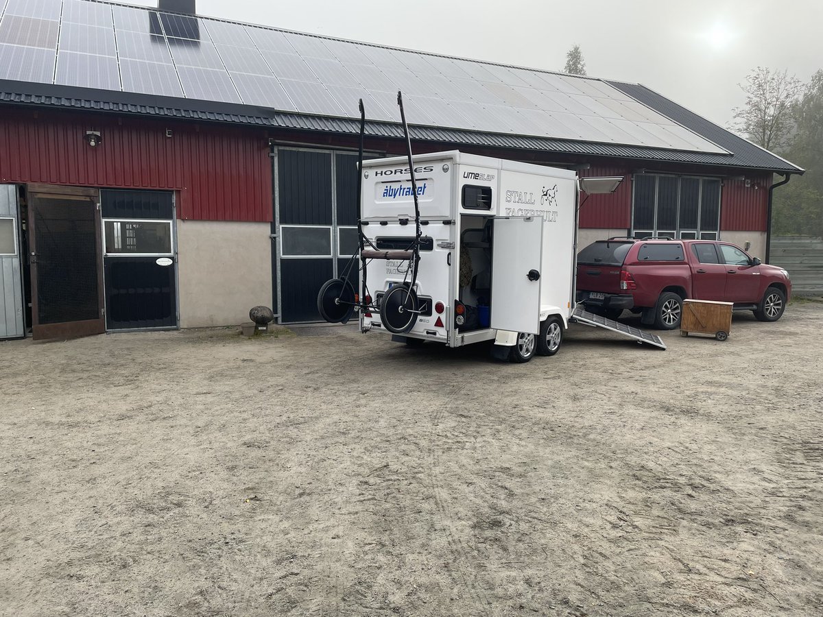 Då lastar vi för färd till Eskilstuna. Husse startar i lopp 4. Håll tummarna för stall Fagerhult ✊✊