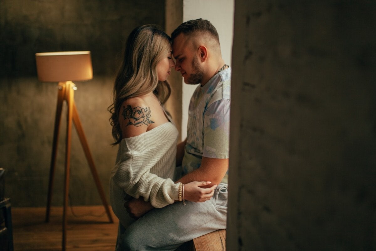 6 formas sutiles para insinuarle a tu pareja que quieres hacerlo (ya sabes qué…) - profesionalespanama.net/Salud-y-Bienes…
