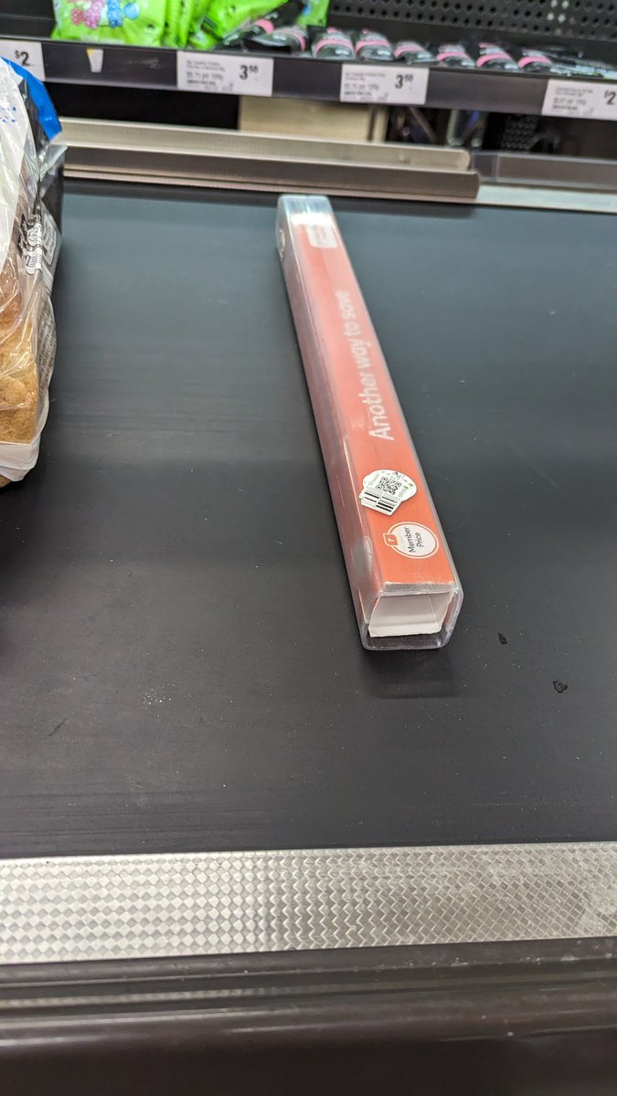 SheRespawns's tweet photo. Twitter 
Who's responsibility is it to put this down? The first person done putting their shopping on the belt? Or the next-in-line who has to awkwardly lean over the first person to retrieve it? 😢😢😢 https://t.co/HpBIzLjPly