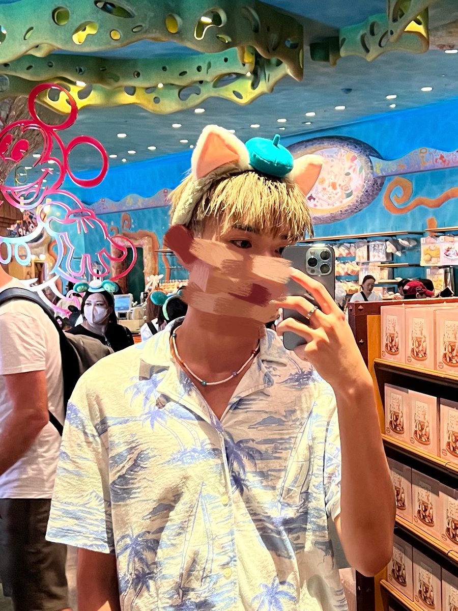 183UniStudent's tweet photo. 東京熱🥵🥵
典解咁浪漫嘅地方 
我唔係同仔仔黎😪 https://t.co/Zn5G0W4Oqb