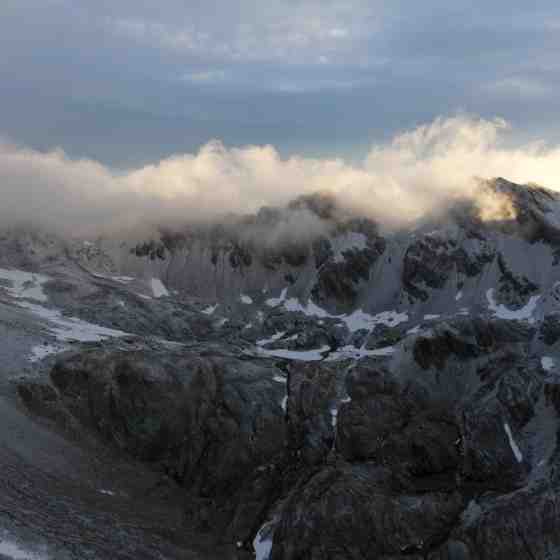 chiarabonomi's tweet image. Tra 1 ora un'amica coraggiosa affronta il #TOR30 
Grande stima, bella sfida.
Ti penserò oggi e sono certa che le montagne ti accompagneranno in questa avventura. #sfide #avventura #bravissima @nonsenepuopiu