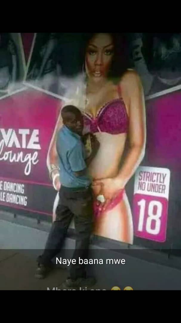 GibratorOfficia's tweet photo. was he thinking that she was @Ksheebah1 or #CindySanyu 
abavubuk 🤣🤣
 #CindyVsSheebah #Nokia https://t.co/mBcpwt1Uer