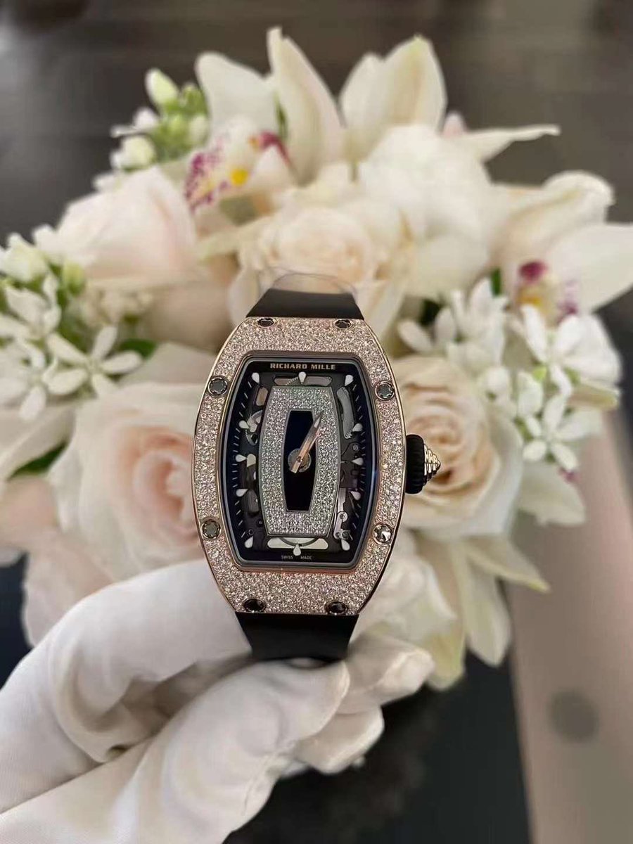YolesWong's tweet photo. RM07 玫瑰金雪花 紅唇黑唇 各有特色

#理查德米勒 #richardmille #RichardMille理查德米勒 #理查德米勒rm #rm07 https://t.co/boq2RS5CrE