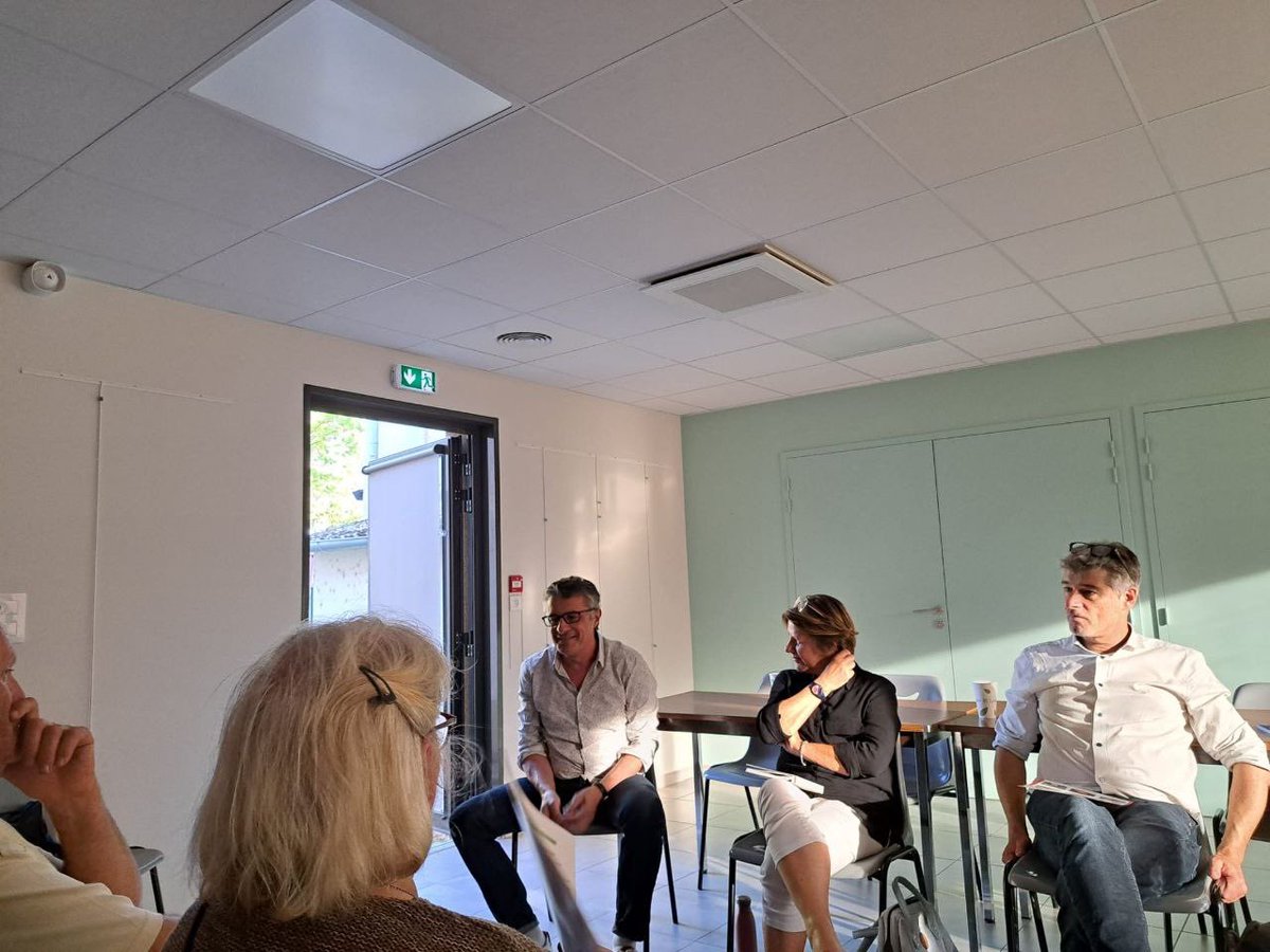 GuillaumGontard's tweet photo. #senatoriales2023 #carnetdecampagne
Réunion de secteur au bord du Rhône à #Sablons. Mobilités, agriculture, transition industrielle, urgence climatique au cœur des échanges dans l'Isère rhodanienne. Un grand merci à Laurent Teil maire et aux participantes et participants. https://t.co/lWPpi26ewq
