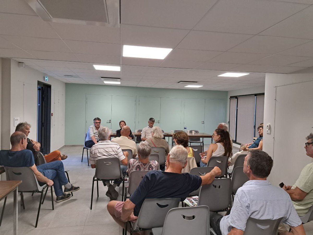 GuillaumGontard's tweet photo. #senatoriales2023 #carnetdecampagne
Réunion de secteur au bord du Rhône à #Sablons. Mobilités, agriculture, transition industrielle, urgence climatique au cœur des échanges dans l'Isère rhodanienne. Un grand merci à Laurent Teil maire et aux participantes et participants. https://t.co/lWPpi26ewq