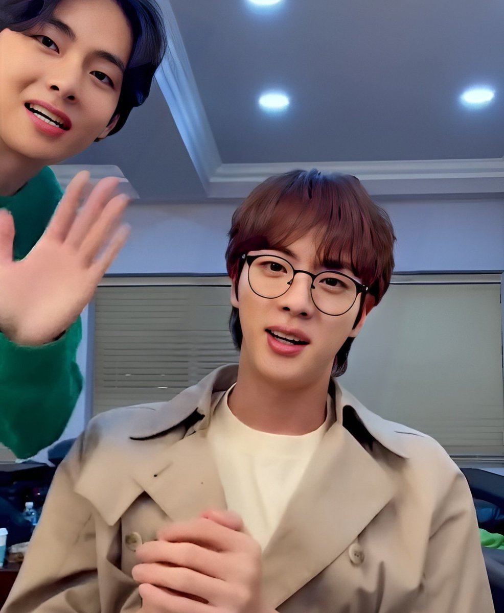 Rkivery1's tweet photo. Taejin why po 😭😭
So handsome para wala talaga
Sige po uuwi sila pero namiss ko Jin #Jin #TAEHYUNG #taejin #Soekjin #BTSJIN #BTSV #BTSupdate https://t.co/qBOvfT2BIn