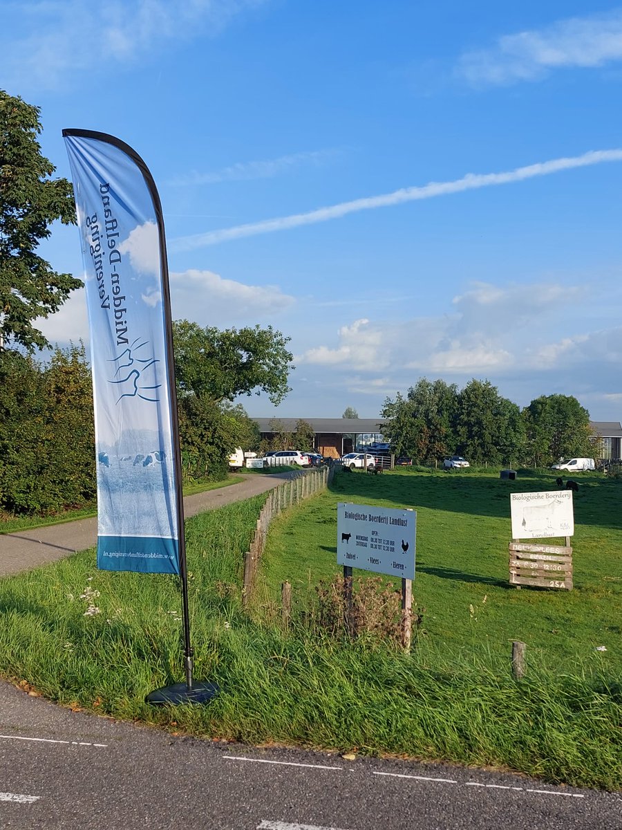 Dit weekend is het Rotterdam de Boer op. De <a href="/MiddenDelflandV/">Midden-Delfland Vereniging</a> staat deze ochtend met een infokraam bij Biologische boerderij Landlust in Maasland. De infovrijwilligers staan je graag te woord. Gratis fiets,- wandelroutes. Morgen staan we bij Herenboeren Vlinderstrik in Rotterdam.