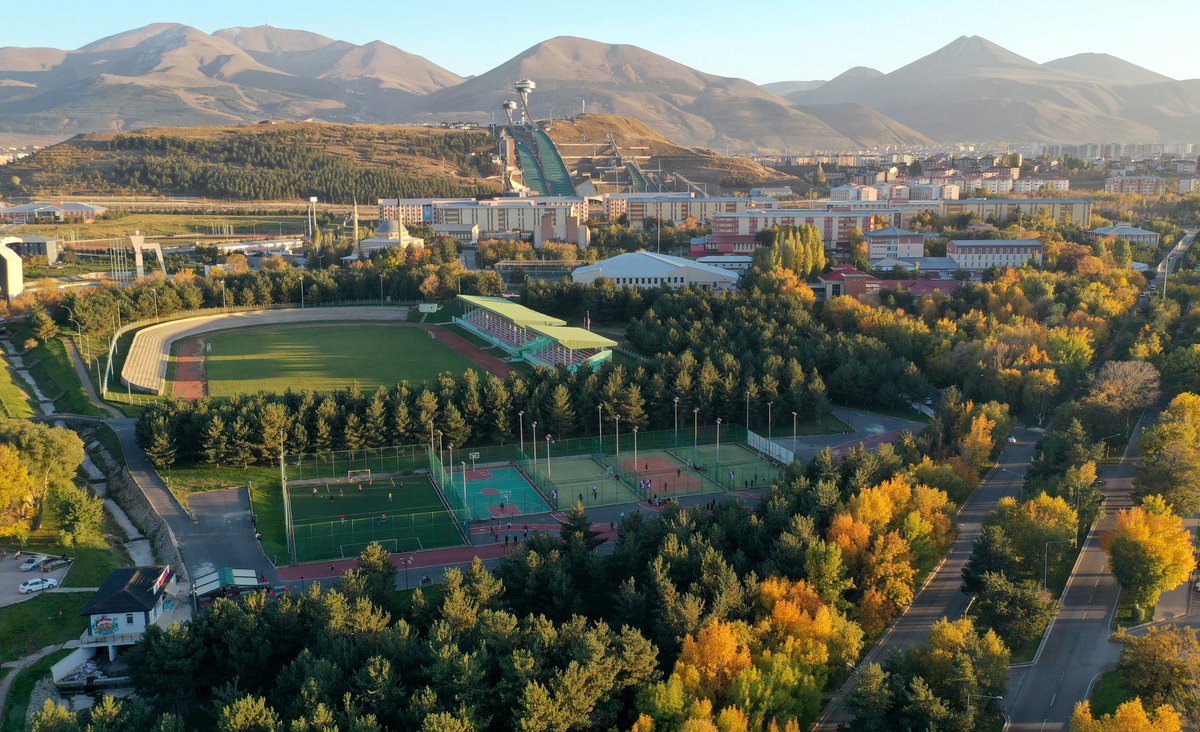 • #Eylül 🍂🍁

✴️ Güzel üniversitemizin her bir yanının kartpostala dönüştüğü günler başladı. 📌

✴️ Bu güzel #cumartesi gününün sağlık ve huzurla geçmesi dileğiyle... 📌

<a href="/atauni1957/">Atatürk Üniversitesi</a> #Erzurum #Kampüs