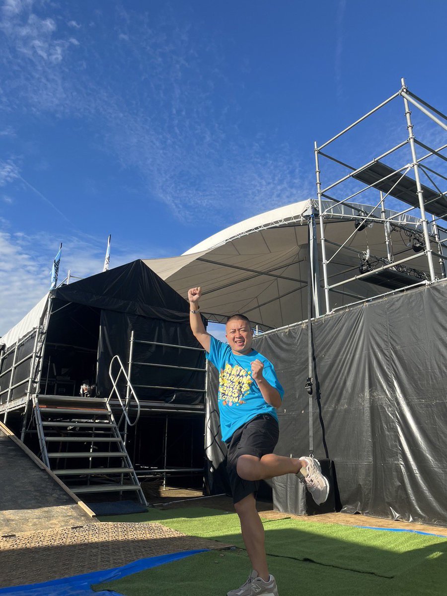 chocopla_mg's tweet photo. 本日秋田県で #ACMF2023 にお邪魔しております〰️🎸🎶お天気にも恵まれた模様☀️やはり晴れ男です☺️！
#高橋優 さん
#チョコレートプラネット https://t.co/8oxyCYDqEr