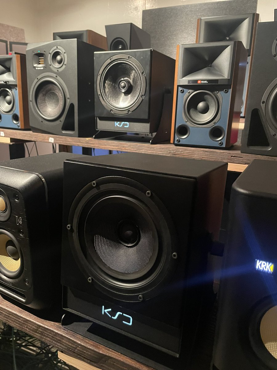 inoueyosuke's tweet image. 続きましてスタジオイクイプメントKS DIGITALの稲田さんのプレゼンです！

otaiweb.com/speaker_sityou/

#ksdigital #studioequipment #otairecord