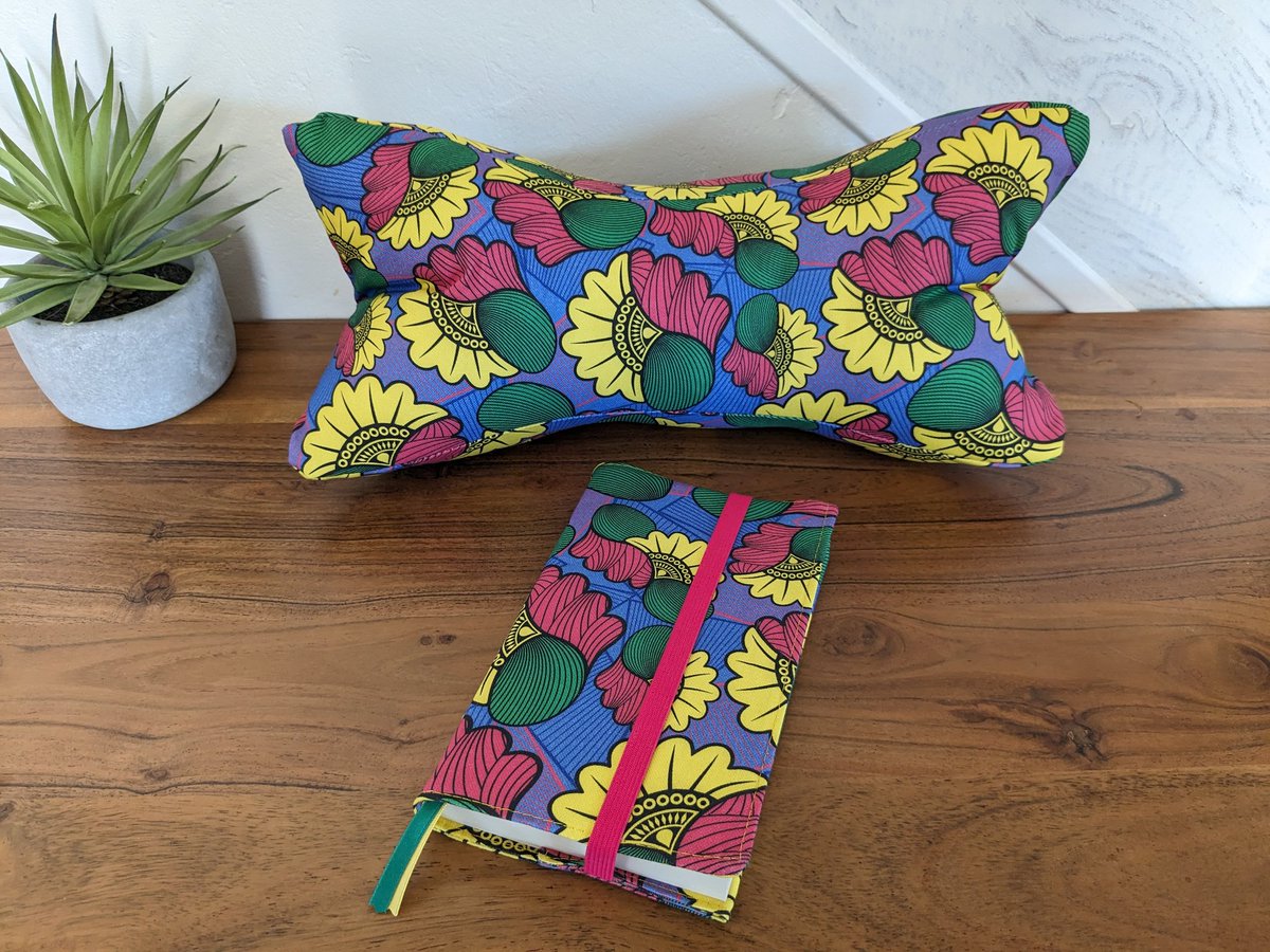 Deux petites nouveautés sur la boutique.
Coussin de lecture et protège #livre format poche ou #mangas.
En coton #BIO #faitmain en France par moi même.
chezmelleange.com