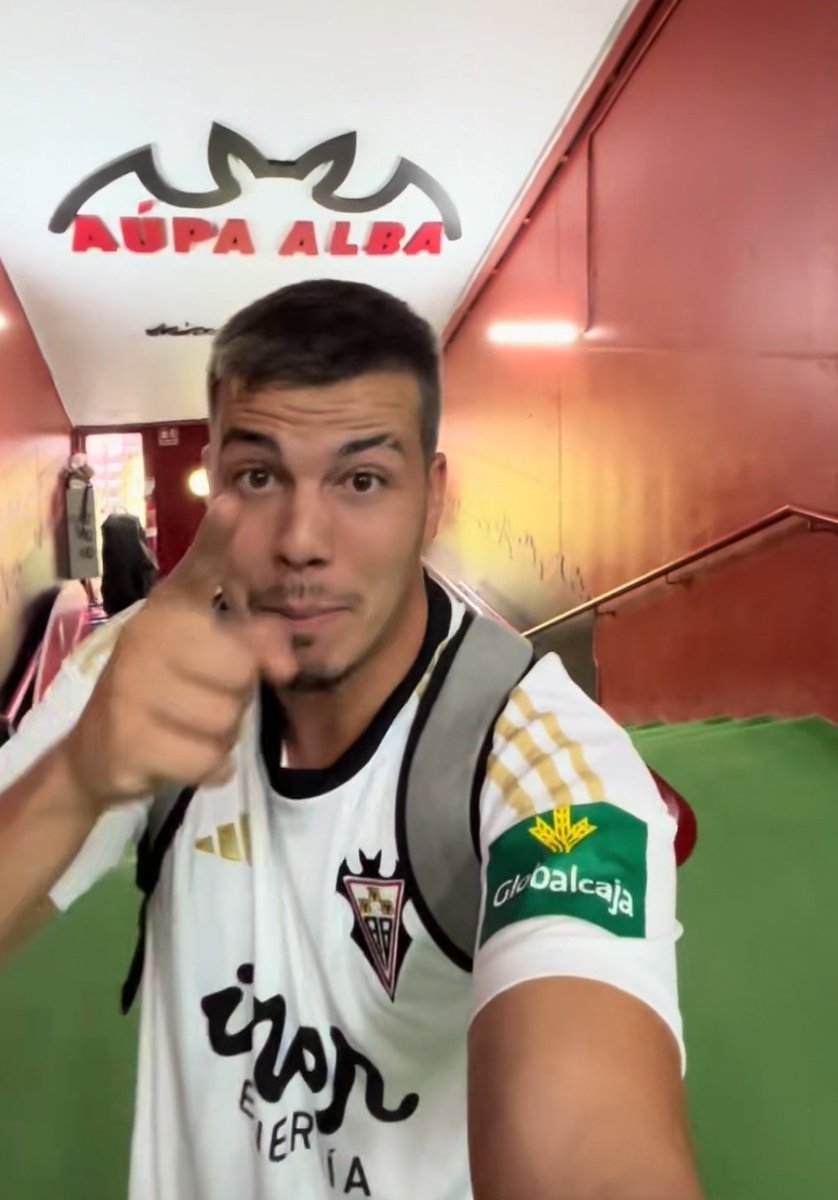 Pedro Benito ya está metiendo gentuza a hacer el gilipollas en nuestro estadio...