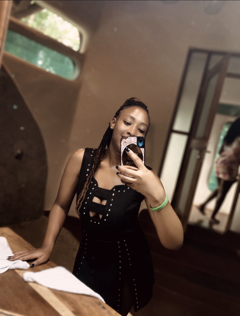 RinahTusiUg's tweet image. Feminine men make masculine women, masculine men make feminine women……
Don’t you see me? 😎🥤

#actress #commercialmodel #Baker #dancer #Sagittarius