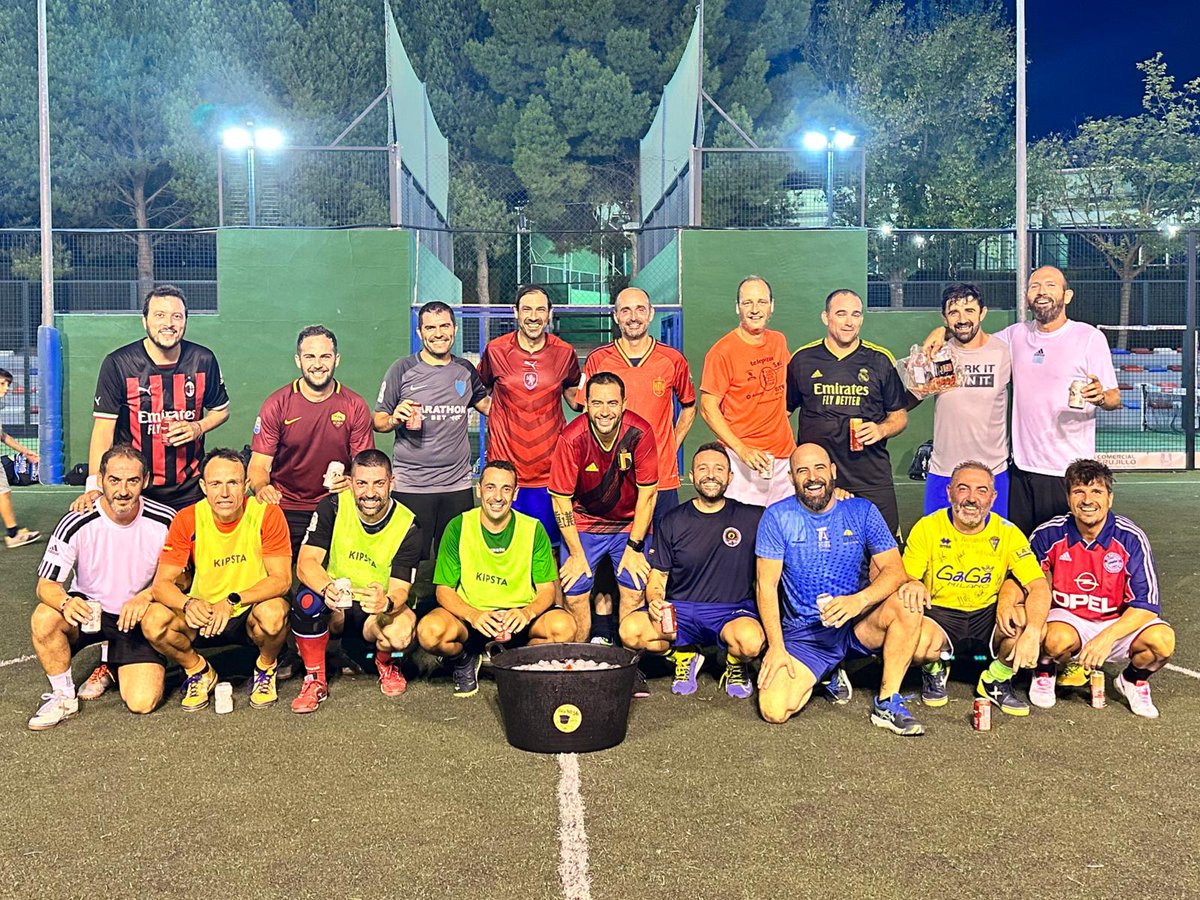 Dj_Doublep's tweet photo. Qué buen rato echamos ayer #Futsal #Cracks #Leyendas #Matagrande #Antequera #EquipoGanador https://t.co/ubugUM1U1r
