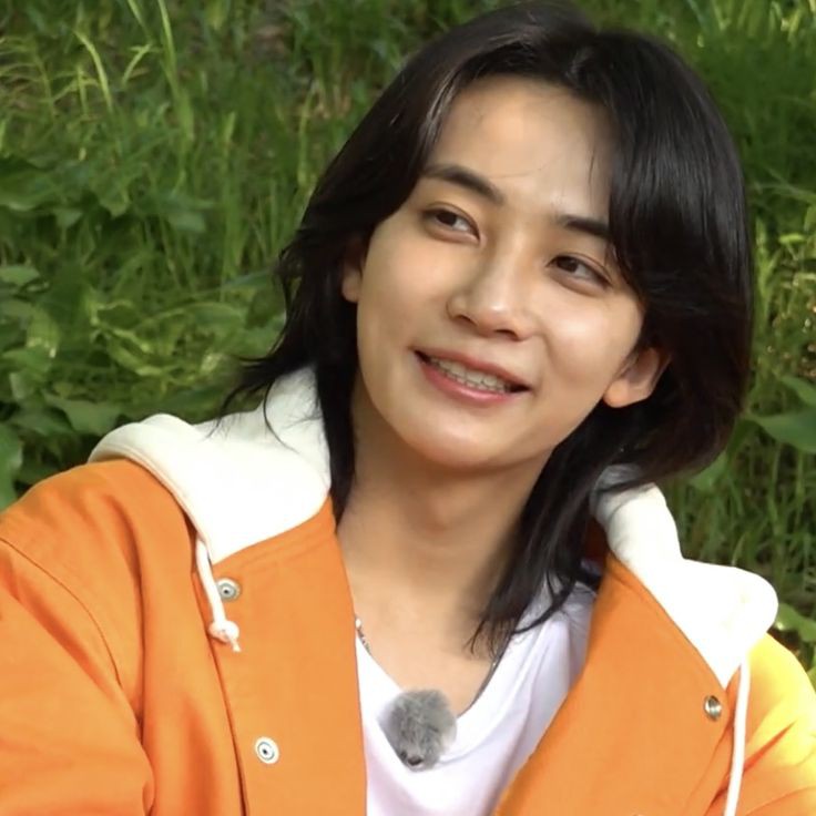 yiuangi's tweet image. hi i'm avi!! lf interactive/active moots.

— he him, filo
— not new to #stantwt / #kpoptwt
— new to #autwt 
— ults: svt, kep1er, newjeans, nct dream

♡ / ↻ are very appreciated