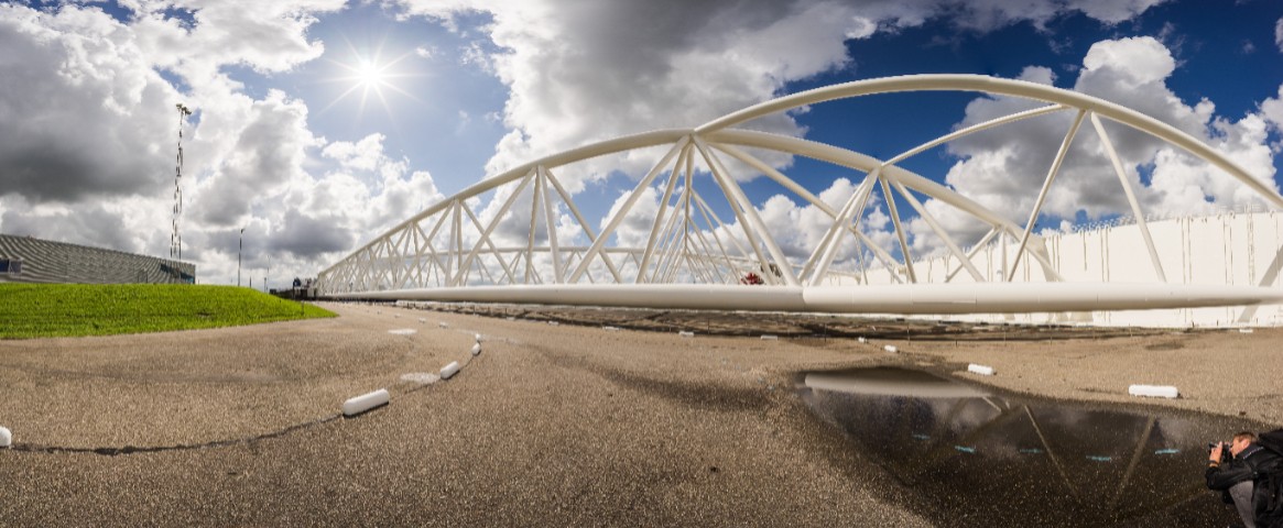 Rijkswaterstaat's tweet photo. Kom vandaag naar het @Keringhuis om de 26e functioneringssluiting van de #Maeslantkering bij #HoekvanHolland te zien! Ook testen we de werking van de #Hartelkering bij #Spijkenisse. Meer informatie over de sluiting en activiteiten. 👉 https://t.co/lyLRA9gwfl

📸 Kayo de Visser https://t.co/080p5q6HgM