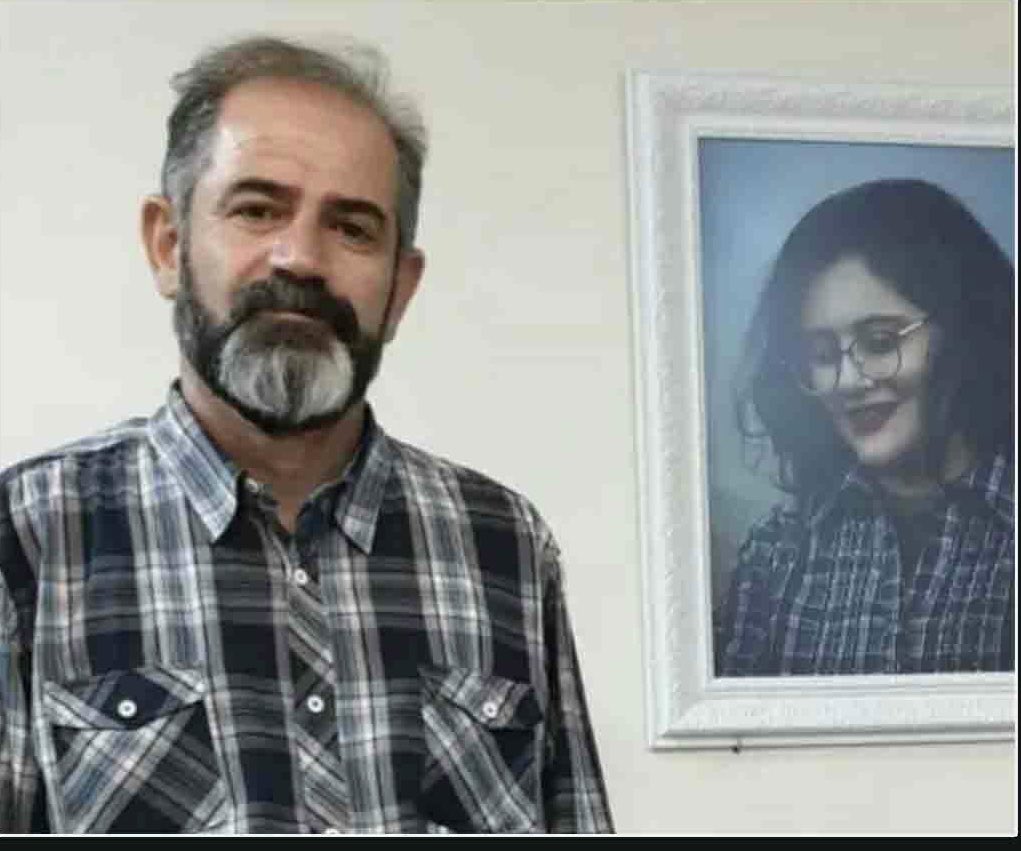 ScharoBajalan's tweet photo. This morning the Iranian regime has arrested the father of Jina Amini, Amjad Amini as he was leaving his house in Sine/Sanandaj. 

The Iranian regime deprives the father of Jina Amini of his right to visit the grave of his daughter and pray for her on the anniversary of her death https://t.co/hVjcDSgnzv