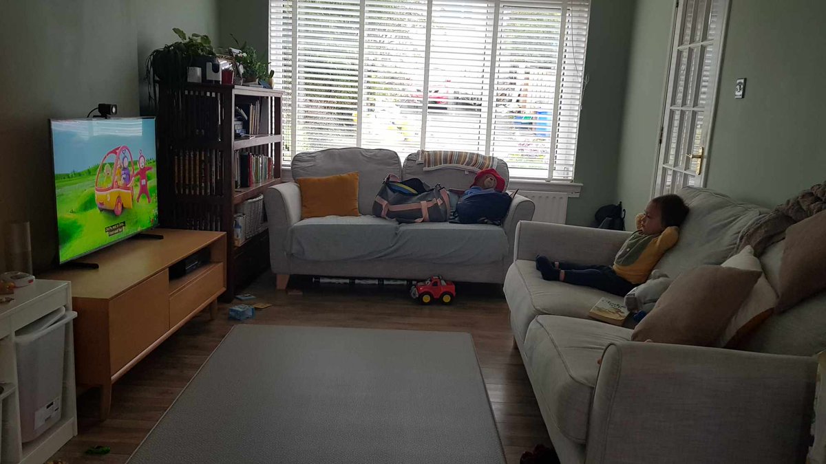 rzqs's tweet photo. I want to chill like this 🤣 #chill #kid #boy #weekend #rest #cartoon #tv #Television https://t.co/zMd3jxVjbp