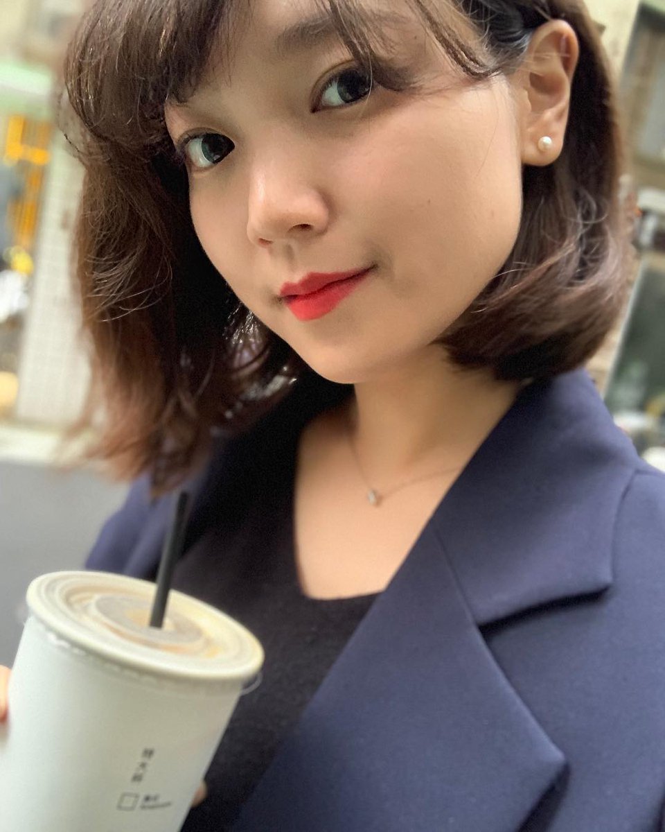 IvesPansy2's tweet photo. 尽管人生十有八九不如意，但是我们还是要勇敢的面对，秋天的第一杯奶茶，感觉心里暖暖的。#姑姑 #妈妈 #单亲妈妈 https://t.co/dm1m1XCcrL