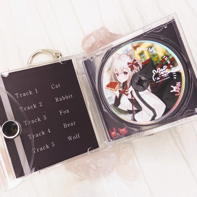 JINNY LAND(ジーニーランド) 様のRTキャンペーンに当選し、CDキーホルダーを制作いただきましたー!小さいCDもめちゃめちゃ可愛いのですが、カバーもしっかりついてて持ち歩きにも細部までCDケースだー!ってわくわくします(◍'˘`)素敵な機会をありがとうございました! 