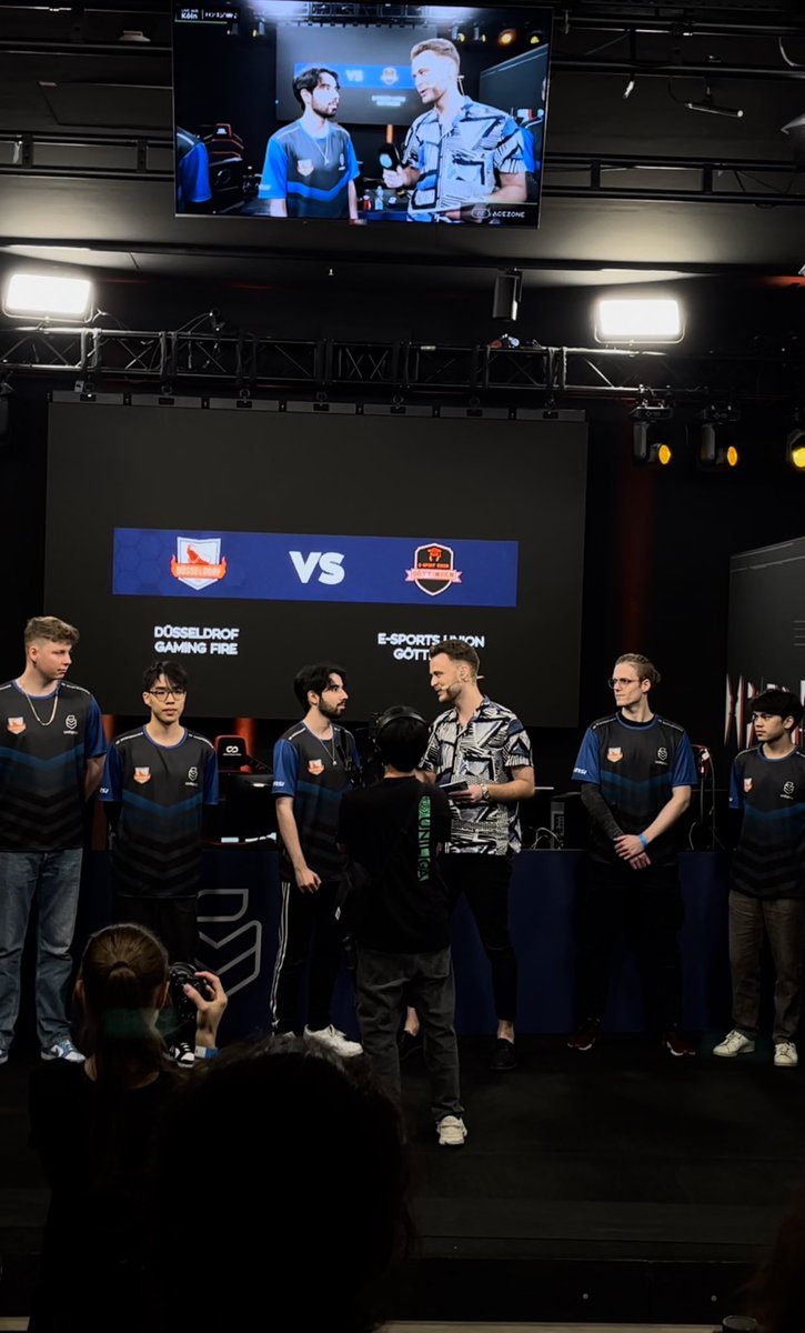 Auch wenn wir im Uniliga Finale 2-3 gegen Göttingen verloren haben, möchte ich mich an die tolle Produktion von der <a href="/uniligaGG/">Uniliga</a> bedanken! Dazu noch vielen Dank an die ganzen Zuschauer. Zu guter Letzt bin ich sehr happy mit so nicen Teammates gespielt zu haben. love u all &lt;3