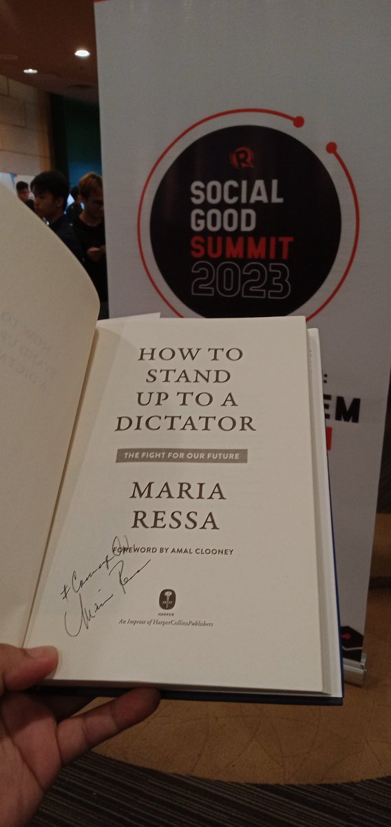 Got my copy of 'How To Stand Up To A Dictator' signed by THE @mariaressa, Rappler CEO and Nobel laureate!

#SGS2023 #TurningTechForGood