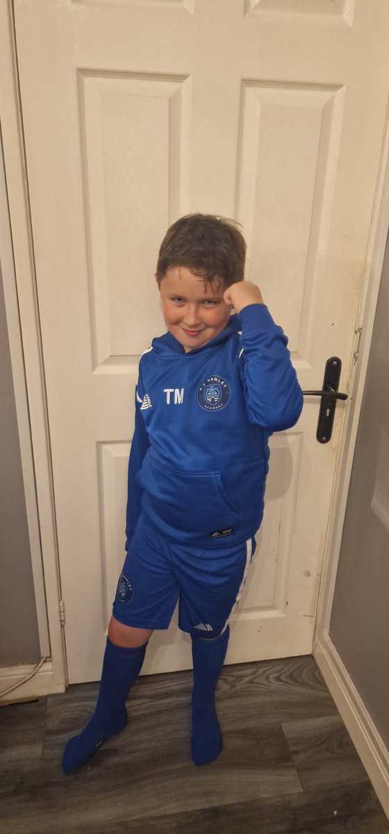 Loving his new training kit! Here's to the new season, once the arm has healed 🙈🙈💪💪