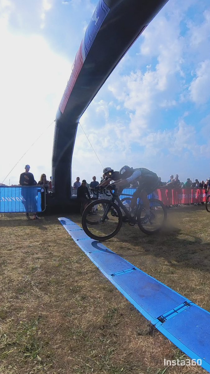 What a race! And what a finish!
🥇Xan Crees
🥈Danni Shrosbree
🥉Jane Barr
4 Amelia Mitchell
5 Holly Winstone
6 Louise Wren
7 Morven Yeoman
8 Josie Knight
9 Natasha Reddy
10 Samantha Fawcett

#britishgravelchamps #kingscupgravel