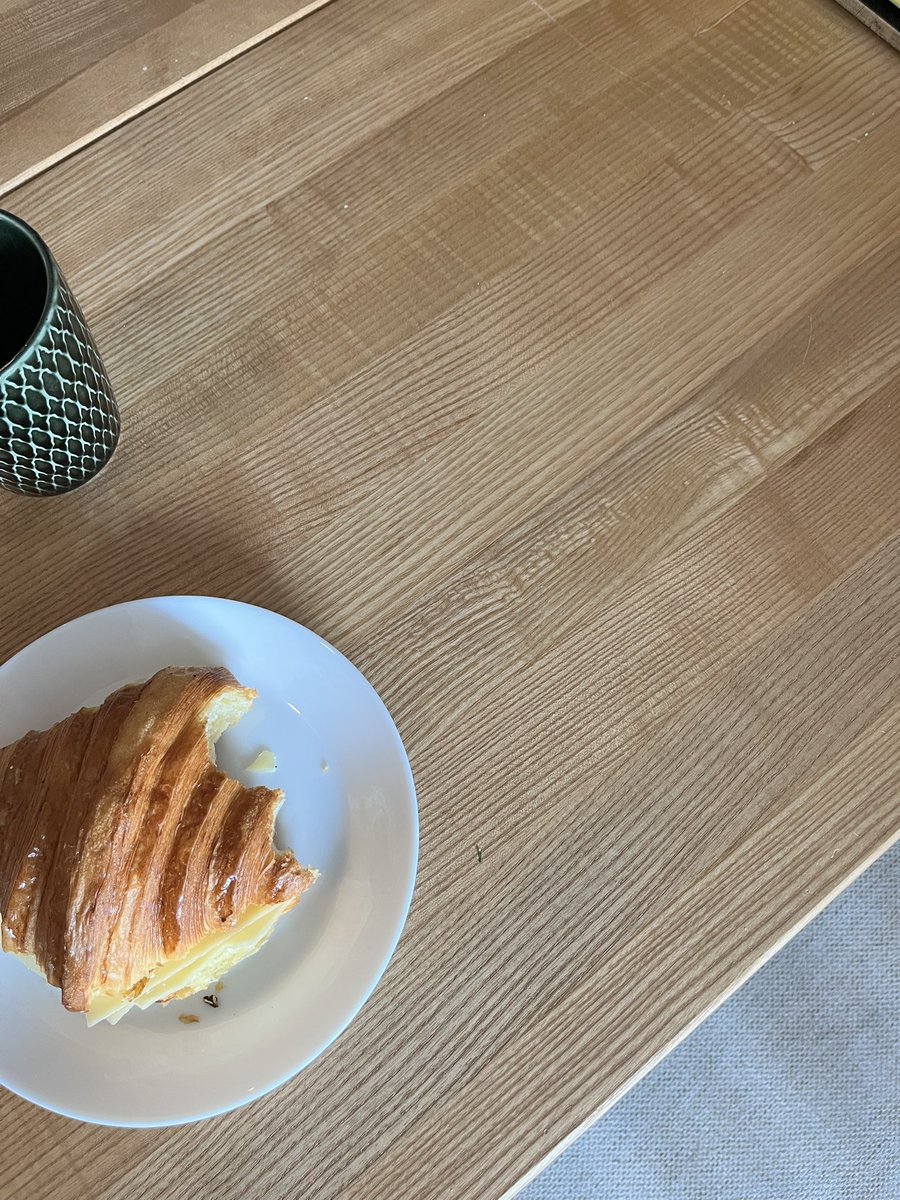 Hvad mangler her??
Svaret er, naturligvis, <a href="/weekendavisen/">Weekendavisen</a>. Som ikke for tredje gang, men for tredje *måned* ikke er blevet leveret 🤯 

Skal bare lige høre om @mkrasnik cykler forbi som bud, inden vi når op på måned nr. 4?