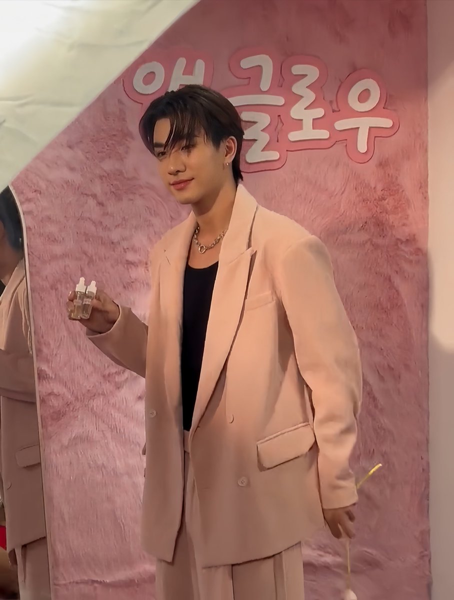 Chueppe20's tweet photo. Pink Prince 💖
#EucerinxMchoice2023
#PerthppexEucerin #perthppe
#MintMagTH https://t.co/IXrxbr0Jbe