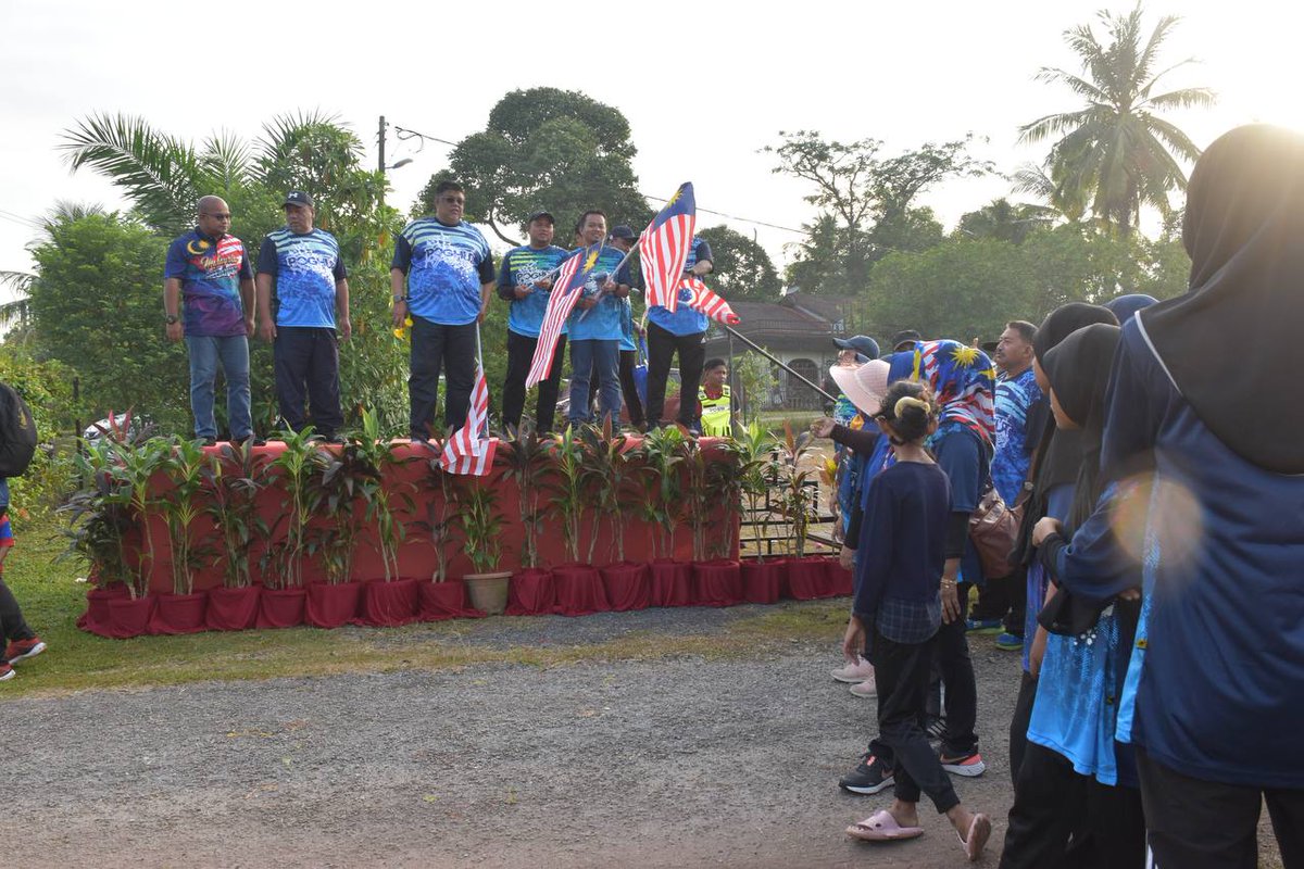 Minggu yang penuh sibuk...menjalankan tanggung jawab amanah berkhidmat kepada rakyat...tidak mengira masa walaupun cuti hujung minggu.