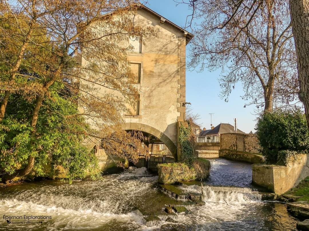 EpernonTourisme's tweet photo. Nul besoin de courir dans les grandes villes pour profiter des #JEP2023, nos petites cités et villages cachent de fabuleux trésors. 

À seulement deux pas d'Épernon, découvrez les Moulineaux, St-Piat, les Vaux de Cernay, Ivry-la-bataille...

@Patrimoine78 @Normandie @Tourisme28 https://t.co/R5EKc6KHuR