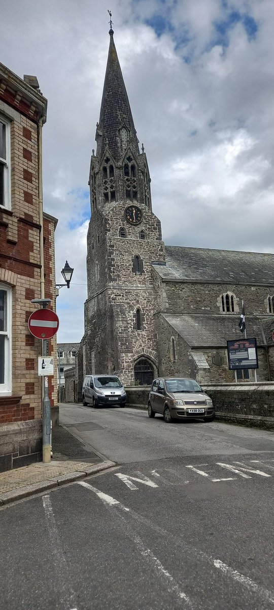 St Bartholemew, Lostwithiel, Cornwall.
14c spire on 13c tower.
#SteepleSaturday 
#Churches 
#Medieval