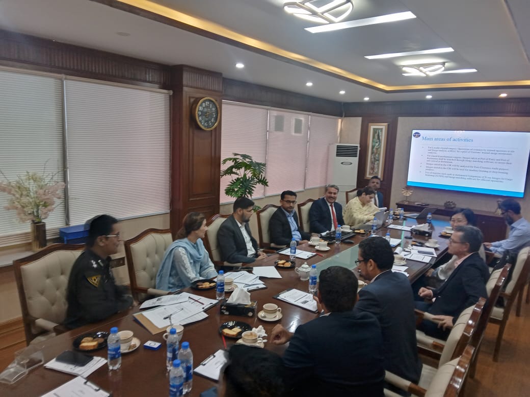 AfzalAsdaq's tweet photo. #FBR Reforms, #WorldBank   extensive site visit SAPT sea-port and debriefing from DG #customs Transit&amp;Trade karachi. WB team applauds prep for installing  scanners as part of PRR project. @AqdasAfzal @WorldBankSAsia @Pak_Customs @FBRSpokesperson @PakPMO @mukarram_ansari https://t.co/DJ2JBXvbrU