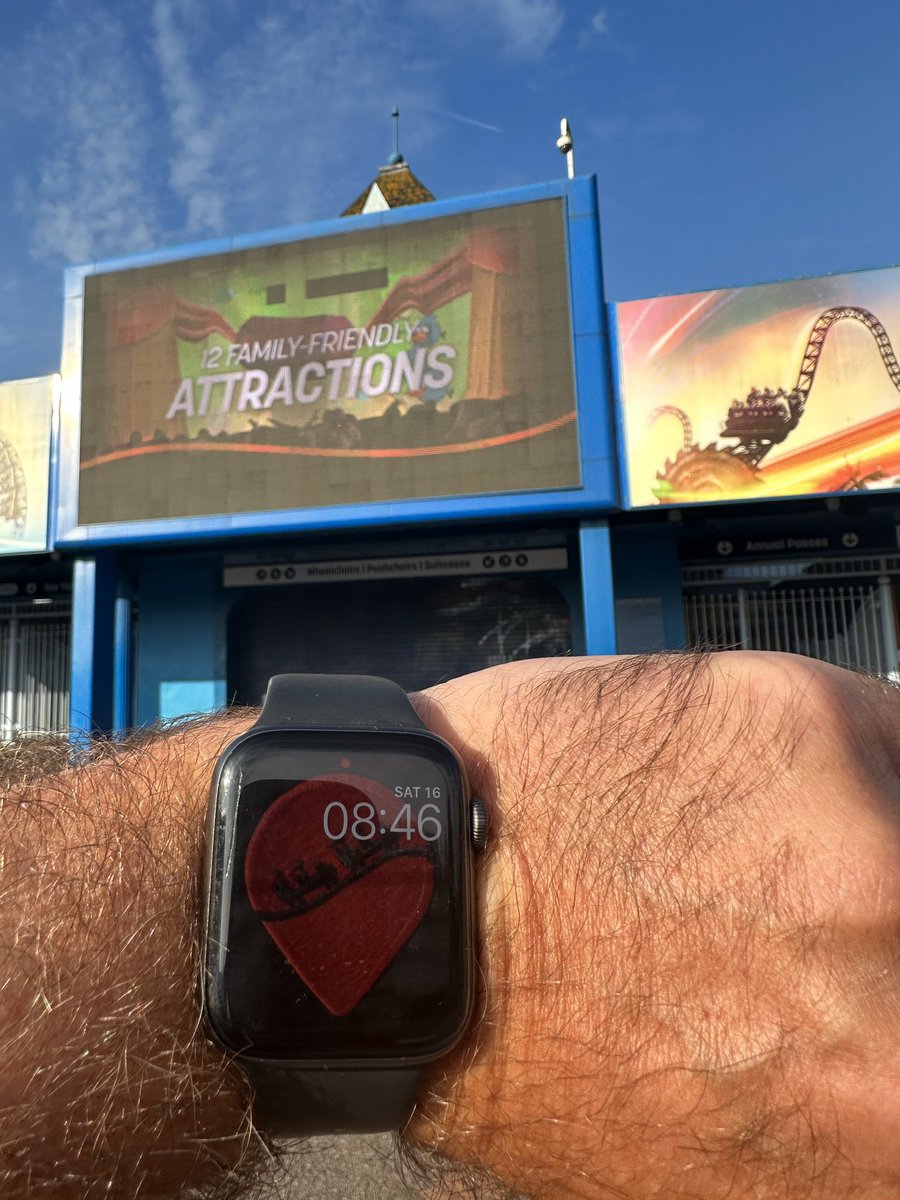 craig_toy's tweet image. A very good morning from @THORPEPARK today its the @AttractionSc #ASEvents #SouthernScreamer what a line up we have #GhostTrain Q&amp;amp;A, ERT #Stealth BTS tour of #TheWalkingDeadRide &amp;amp; maybe a couple of surprises along the way 👀

Not forgetting most importantly…lollipops😅 #mrtoy🍭