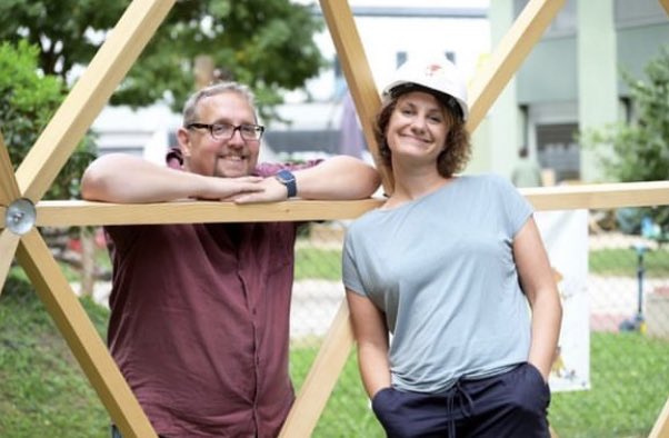 Es war eine wirklich schöne #CareTour mit interessanten Gesprächen und eine wunderbare Zusammenarbeit mit vielen Beteiligten! Vielen Dank allen Projekten &amp; insbesondere auch <a href="/zapata33com/">Gerhard Schuster</a> <a href="/EU_PublicSphere/">European Public Sphere</a>  💛👷🏼‍♀️🎤