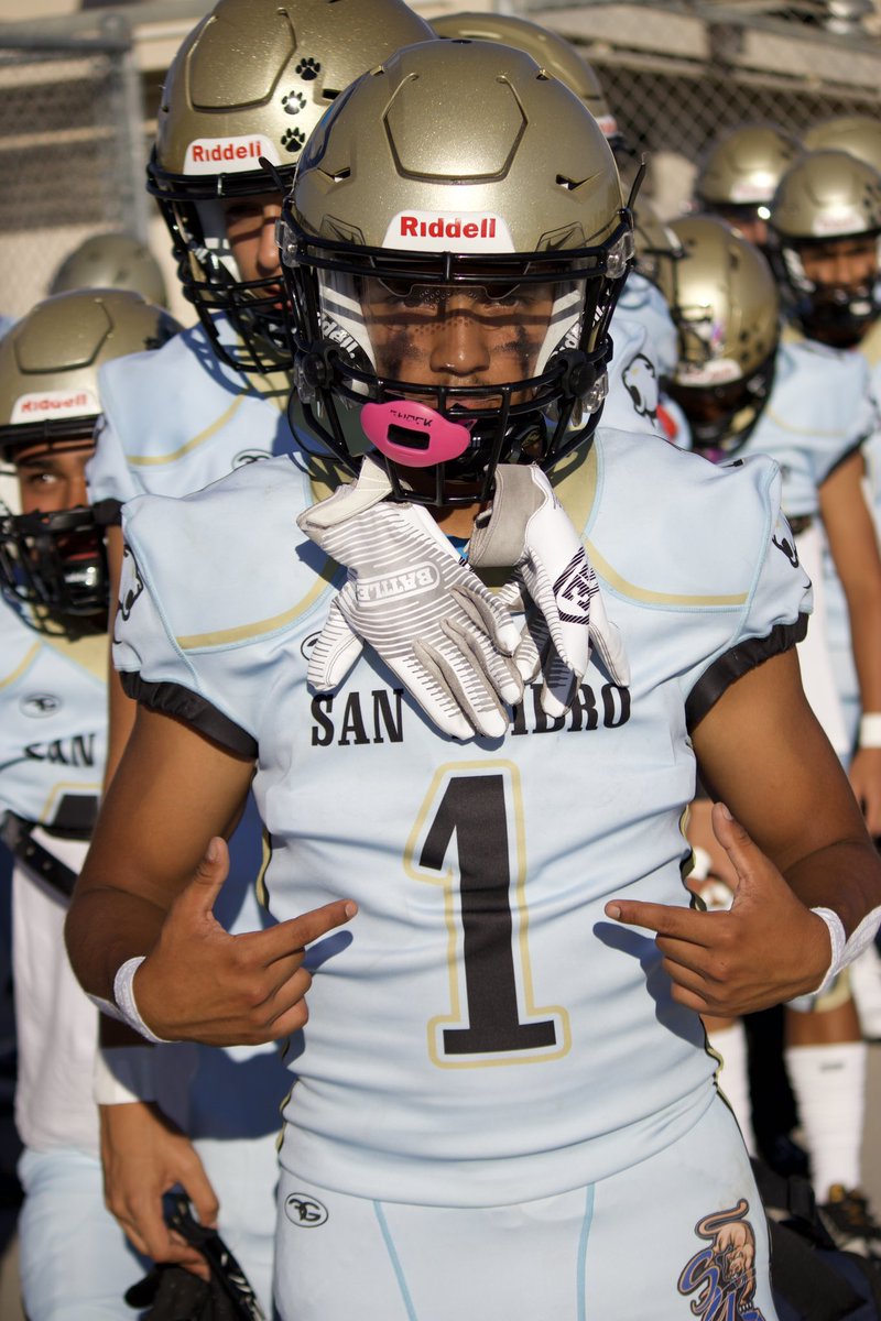 Check out my mid season highlights - hudl.com/v/2LixtX - 
<a href="/CoachAguon/">Keith Aguon</a> <a href="/CoachGodoy4/">Alan Godoy</a> @SYHSfootball <a href="/SanYsidroHigh/">San Ysidro High</a> <a href="/tonicanale59/">Giantoni Canale</a>  #purosidro #SYHS