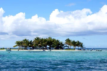 la1ere's tweet photo. Guadeloupe : l'îlet Caret fermé jusqu'en janvier pour se refaire une santé. Particulièrement prisé par les touristes, l'îlet disparait peu à peu
💻📱https://t.co/22kMzRfad2 https://t.co/Cz7jhqnVAx