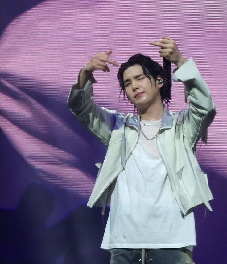 903SUGAHIGH's tweet photo. เกล็ดเล็ก ๆ อาร์มี่รู้หรือไม่? มินยุนกิ เป็นศิลปินเดี่ยวคนเดียวในประวัติศาสตร์บน Spotify ที่ทำสถิติ 1 พันล้านสตรีมสองครั้งจากสองโปรไฟล์ที่แยกกัน (AgustD,SUGA) 

และยังเป็นศิลปินเดี่ยวคนเดียวในประวัติศาสตร์ที่มียอดสตรีมถึง 2พันล้าน 2.5 พันล้าน และ 3พันล้าน “เป็นคนแรกของศิลปินเดี่ยวชาวเกาหลีใต้” ด้วยค่ะ 🥰