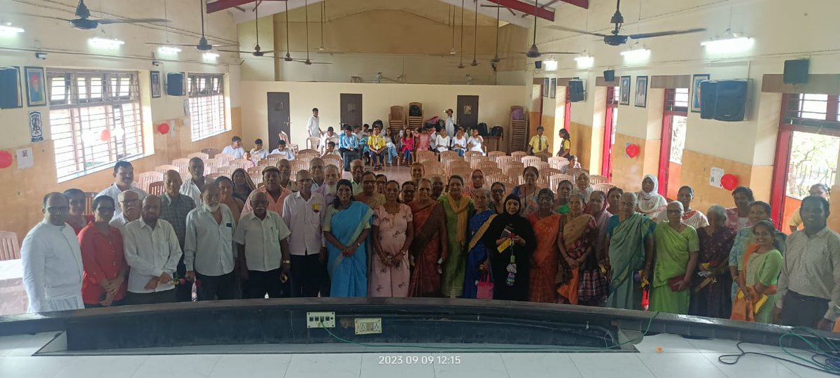 HolyCrossHighS1's tweet photo. Grandparents are blessings to us. 
A day filled with love, smiles, laughs and abundant blessings. 

Holy Cross High School celebrated Grandparents Day on 09th September 2023

#grandparentsday #grandparents #Blessings  #Familylove #priceless #holycrosshighschool https://t.co/maVkur5uaI