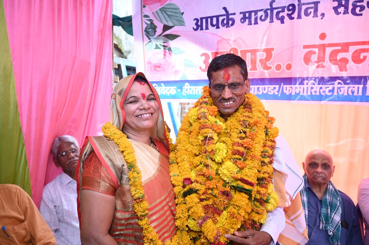Bhoopesh08's tweet photo. जन्मदिन की हार्दिक शुभकामनाएं एवं बधाई पापा जी 💐💐🎂🎂@hiralal_inc https://t.co/pInxbptn5S